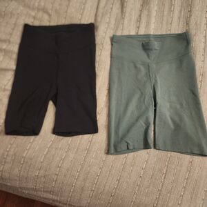 Pact Women's Organic Cotton Black and Green Shorts S